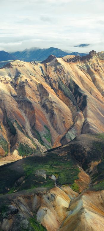 Обои 1080x2400 Исландия, горный хребет, долина