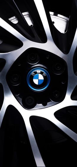 Обои 1125x2436 литой диск BMW, логотип BMW
