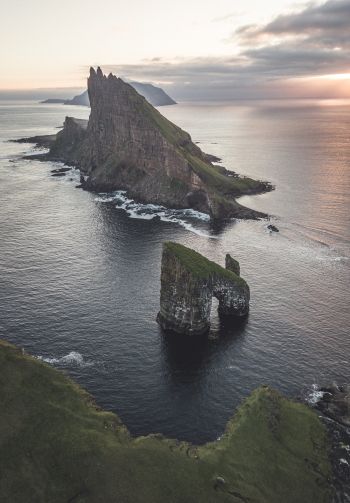 Обои 1640x2360 Фарерские острова, вид с высоты птичьего полета, море