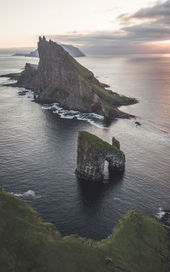 Обои 1752x2800 Фарерские острова, вид с высоты птичьего полета, море