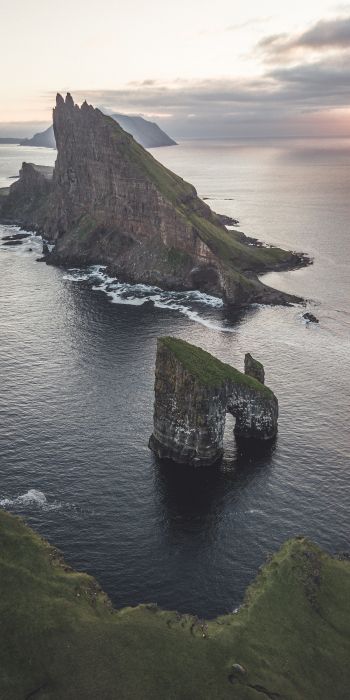 Обои 720x1440 Фарерские острова, вид с высоты птичьего полета, море