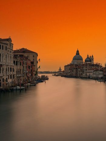 Обои 1620x2160 Венеция, вечерний город
