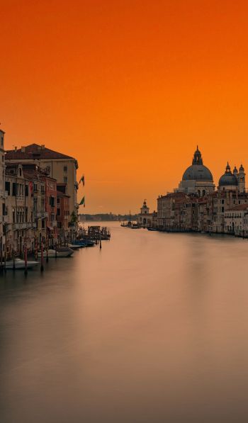 Обои 600x1024 Венеция, вечерний город