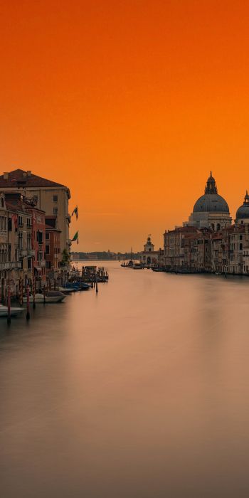Обои 720x1440 Венеция, вечерний город