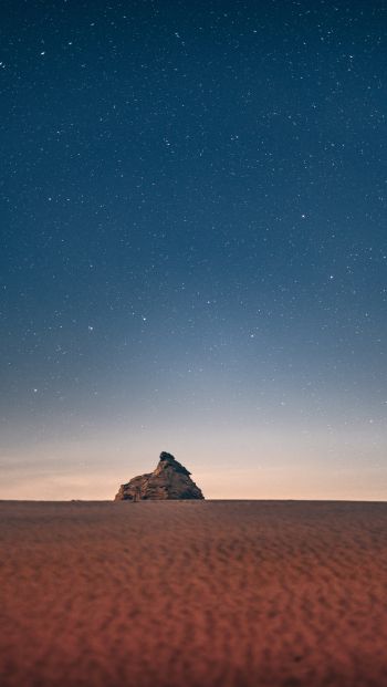 Обои 640x1136 звездное небо, пустыня