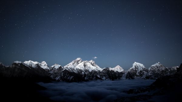 Обои 1600x900 горы, звездное небо, ночь