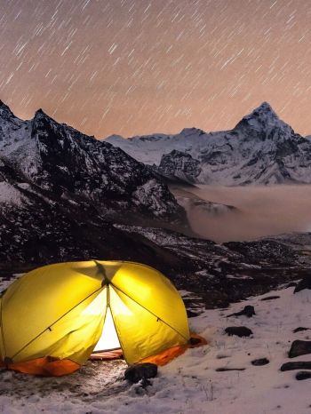 Обои 1620x2160 палатка, горная местность