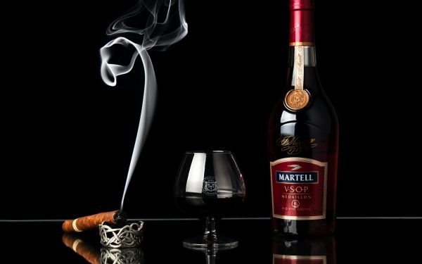 cigar, bottle, liquor Wallpaper 2560x1600