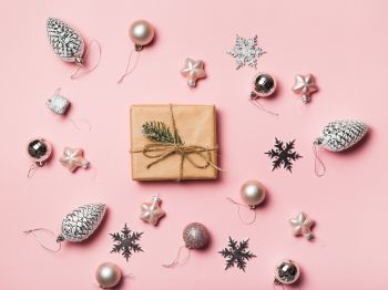 Gifts, Balls, pink background Wallpaper 1024x768