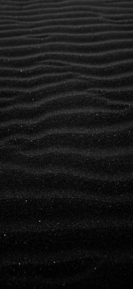 Обои 1170x2532 Чёрная Волга, песок, чёрный