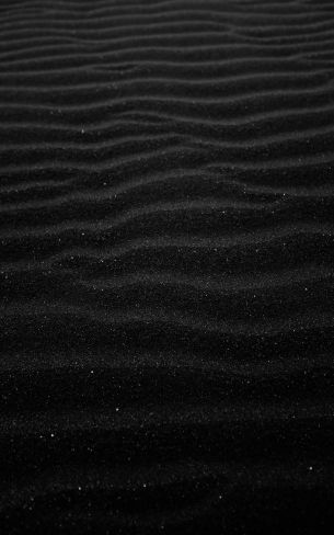 Обои 800x1280 Чёрная Волга, песок, чёрный