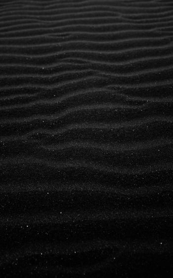 Обои 800x1280 Чёрная Волга, песок, чёрный