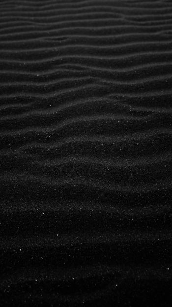 Обои 750x1334 Чёрная Волга, песок, чёрный