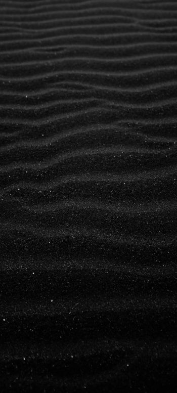 Обои 1080x2400 Чёрная Волга, песок, чёрный