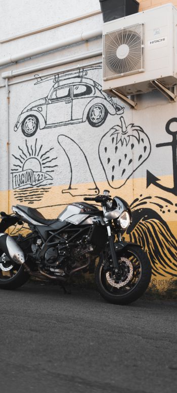 Обои 1440x3200 Мотоцикл, граффити, улицы