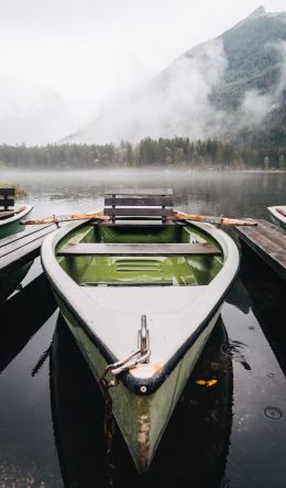 Обои 600x1024 лодка, озеро, туман, горы