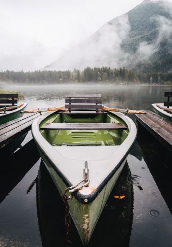 Обои 1668x2388 лодка, озеро, туман, горы