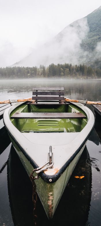 Обои 1080x2400 лодка, озеро, туман, горы