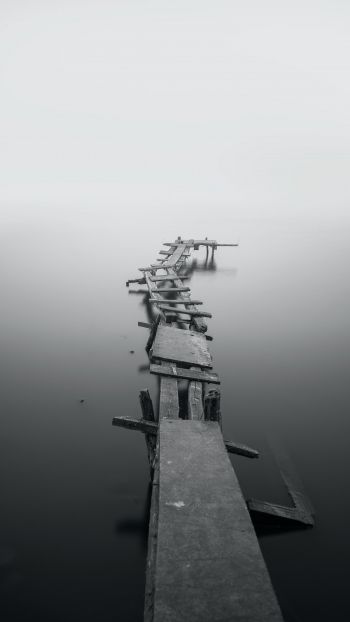 Обои 1080x1920 озеро, мостки, туман