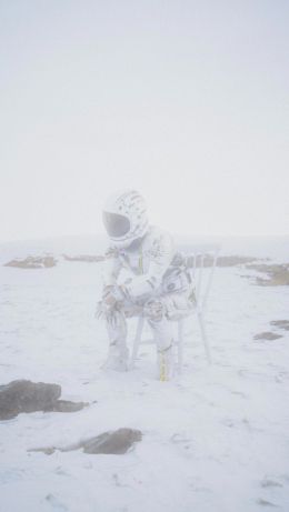 astronaut, highlands Wallpaper 640x1136