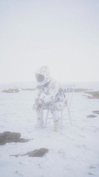 astronaut, highlands Wallpaper 640x1136