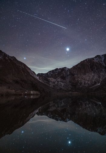 Обои 1668x2388 зведное небо, ночь, озеро