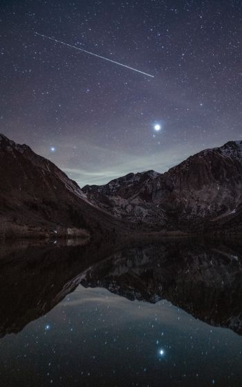 Обои 1600x2560 зведное небо, ночь, озеро