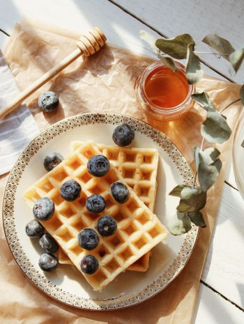 waffles, berries, honey Wallpaper 1668x2224