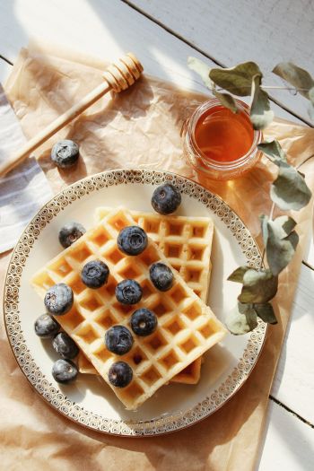 waffles, berries, honey Wallpaper 640x960
