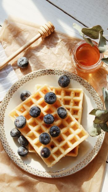 waffles, berries, honey Wallpaper 640x1136