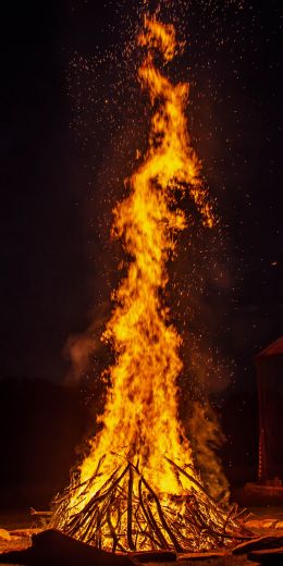 bonfire, flame, sparks Wallpaper 720x1440