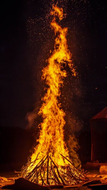 bonfire, flame, sparks Wallpaper 640x1136