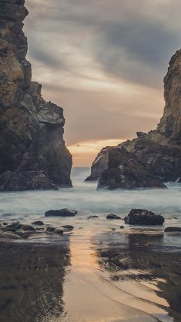 Pfeiffer Beach, California, USA Wallpaper 640x1136