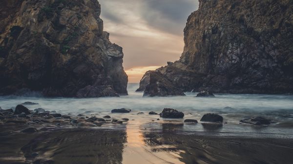 Pfeiffer Beach, California, USA Wallpaper 2560x1440