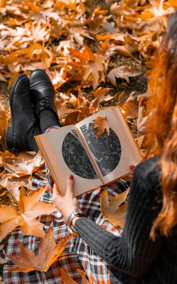 Обои 1200x1920 осень, девушка, кленовый лист, настроение осень, книга