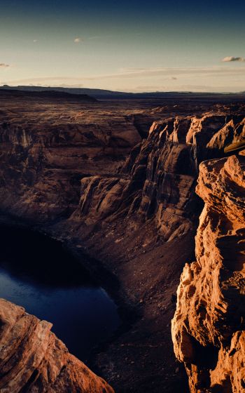 Обои 1200x1920 каньон, озеро, скалы, солнце, фотограф