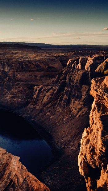Обои 640x1136 каньон, озеро, скалы, солнце, фотограф
