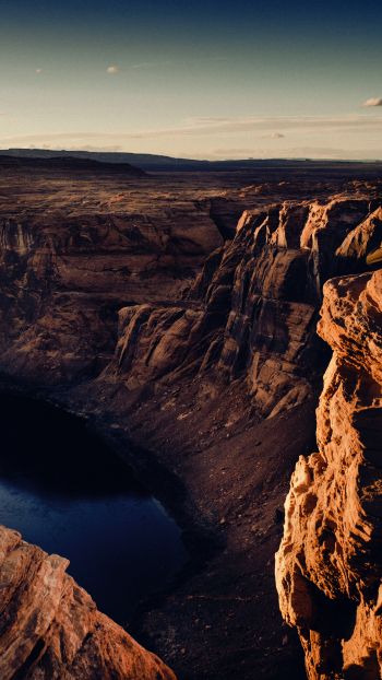 Обои 750x1334 каньон, озеро, скалы, солнце, фотограф