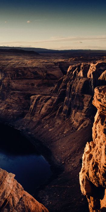 Обои 720x1440 каньон, озеро, скалы, солнце, фотограф