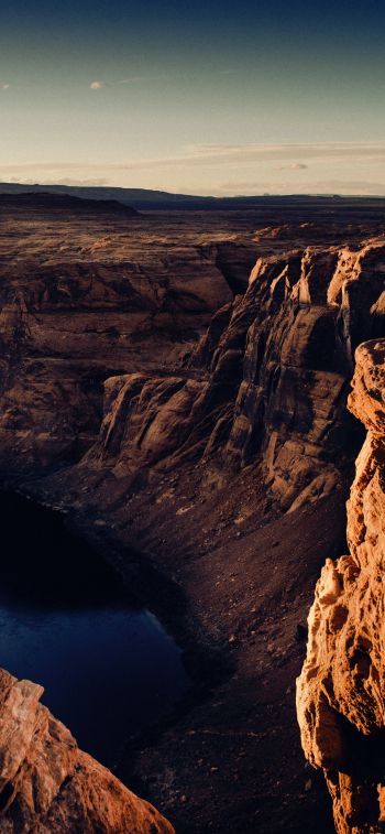 Обои 1170x2532 каньон, озеро, скалы, солнце, фотограф