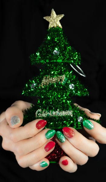 Christmas tree, girl, nails, manicure, star, black background Wallpaper 600x1024