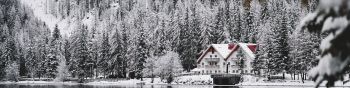 winter, snow, cold, ice, lake house, forest, in the woods Wallpaper 1590x400