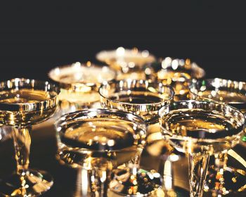 cup, golden, glass, sparkling, champagne, rest Wallpaper 1280x1024