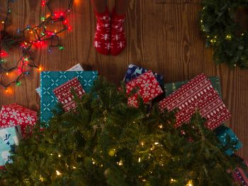 gifts, Christmas tree, holidays, feet, socks, bright light bulbs Wallpaper 1024x768
