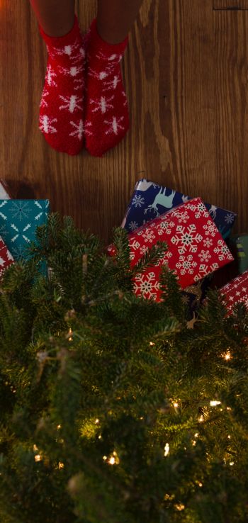 gifts, Christmas tree, holidays, feet, socks, bright light bulbs Wallpaper 1440x3040
