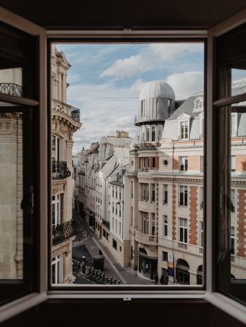 Обои 1668x2224 из окна, окно, воздух, улицы, Париж, уют