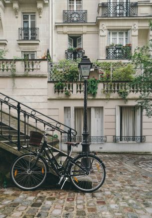 Обои 1640x2360 велосипед, корзина, улицы, лестница, прогулка, балконы