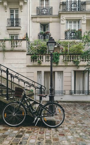 Обои 800x1280 велосипед, корзина, улицы, лестница, прогулка, балконы