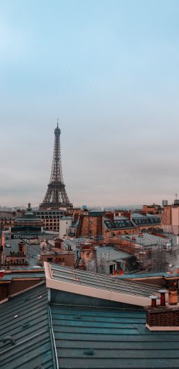 Обои 1080x2220 Франция, Париж, крыши домов, на крыше, дым, Эйфелева башня