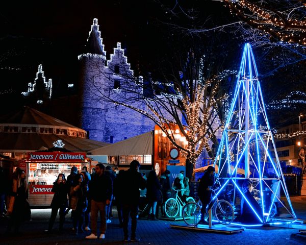 holiday mood, people, street, park, walk, New Year Wallpaper 1280x1024